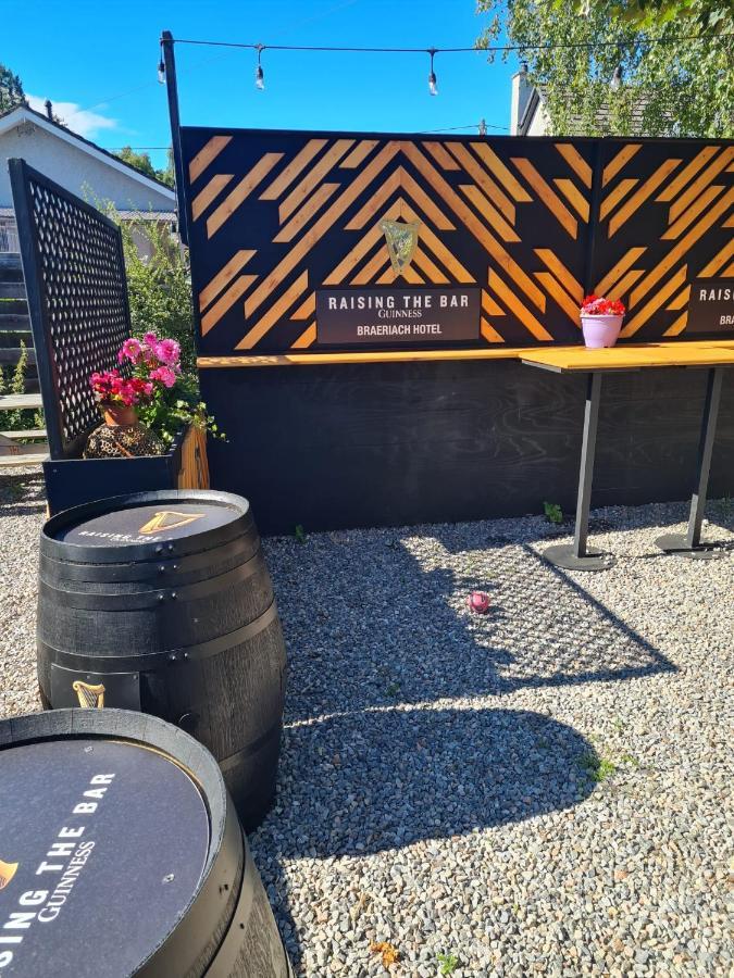 Oyo Braeriach Hotel, Highlands Scotland Newtonmore Extérieur photo