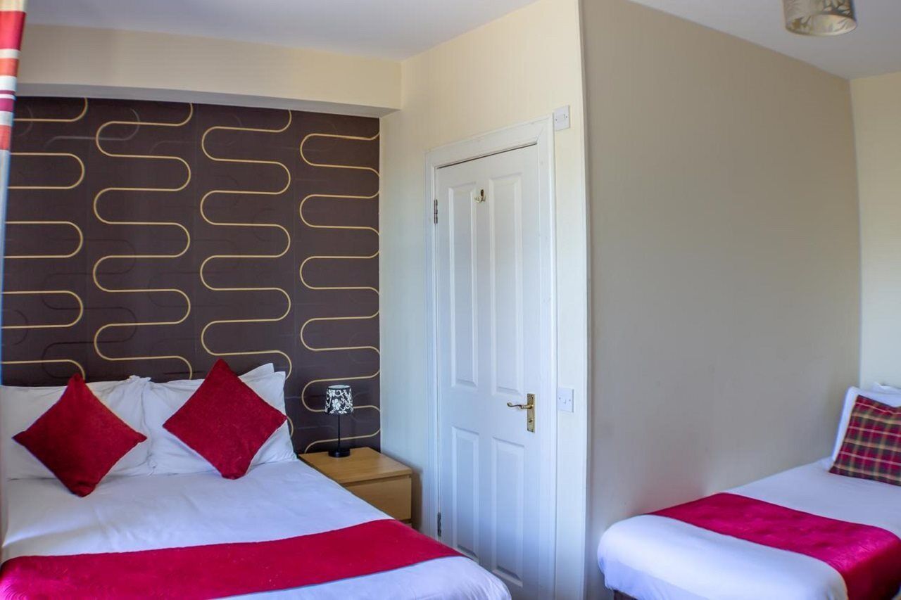 Oyo Braeriach Hotel, Highlands Scotland Newtonmore Extérieur photo